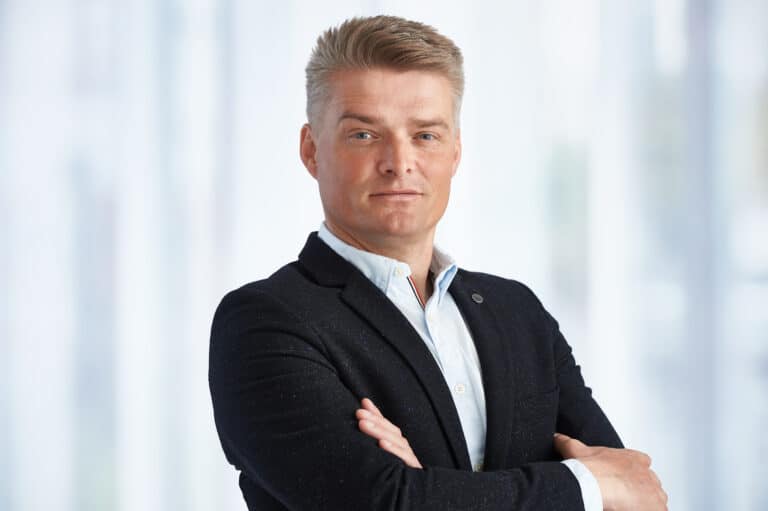 Business Porträt mit verschränkten Armen