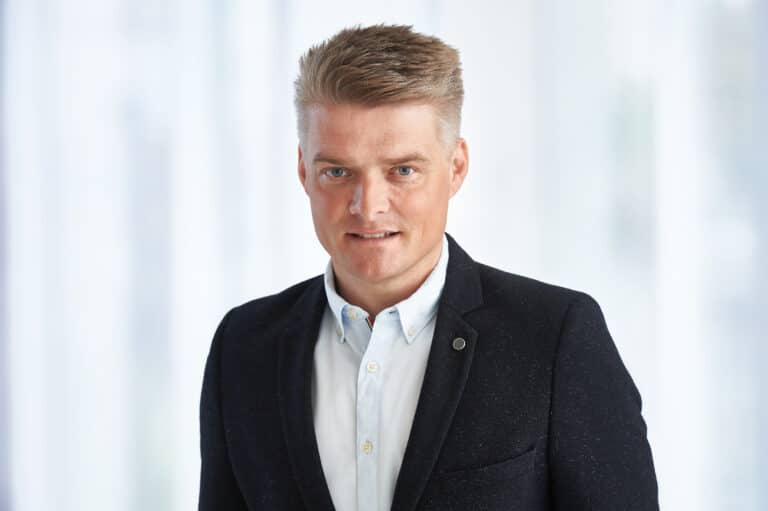 Porträt eines Mannes im Anzug bei Fotograf Winterthur, professionelles Fotostudio, perfektes Licht.